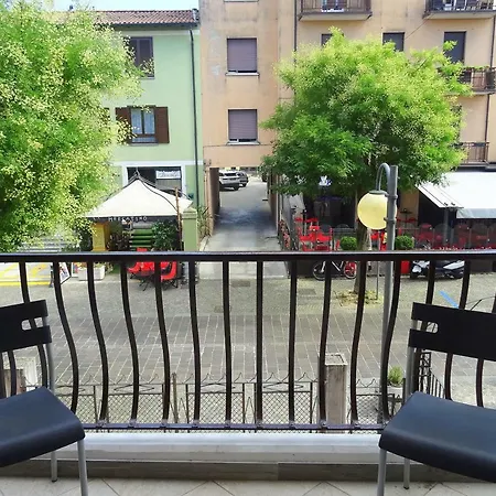 Red & Blu Apartments Desenzano del Garda Exterior photo
