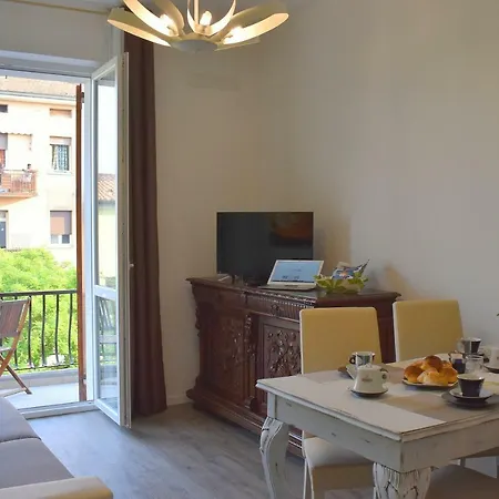 Red & Blu Apartments Desenzano del Garda Exterior photo
